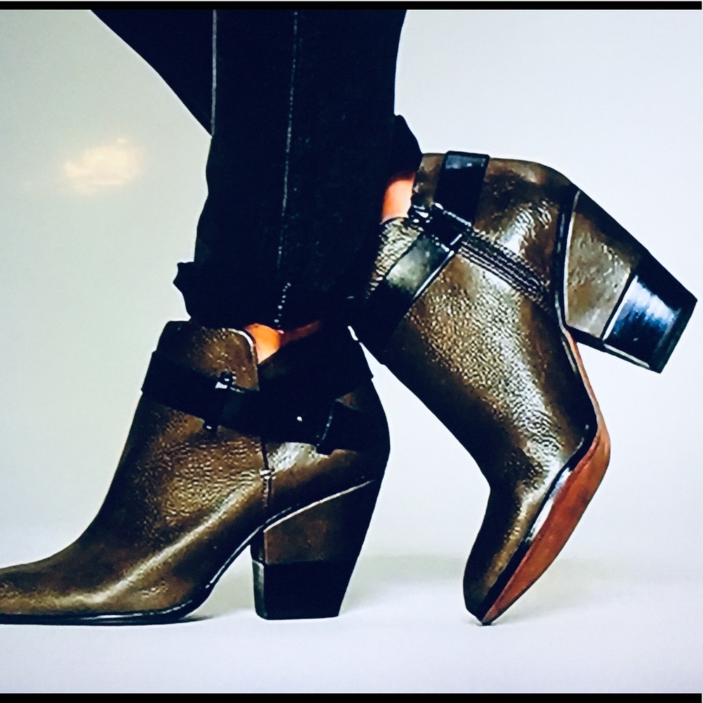 Looking for these!  If you know the name and brand